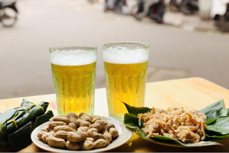 Experience Hanoi Tours with sustainable toasts